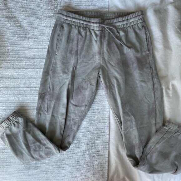 Aritzia TNA Tie-Dyed Sweatpant Joggers - Picture 1 of 4